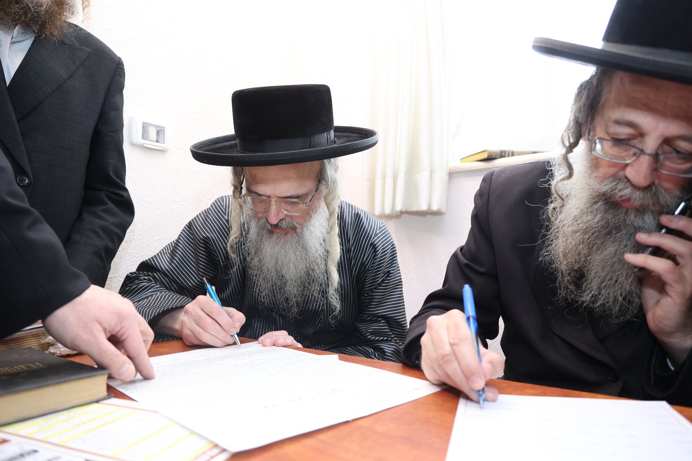 מכירת חמץ בלשכת בד"ץ העדה החרדית