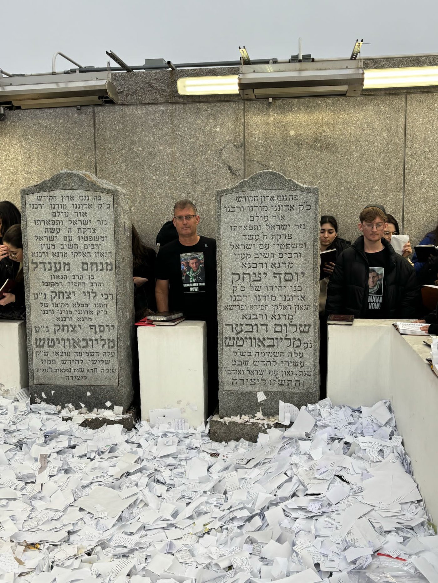 חגי אנגרסט בציונו של הרבי מליובאוויטש