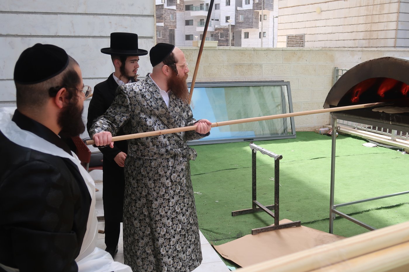 האדמו"ר ממיאלען באפיית מצות