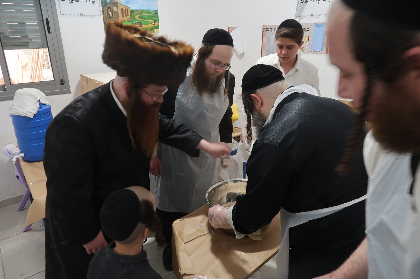 האדמו"ר ממיאלען באפיית מצות