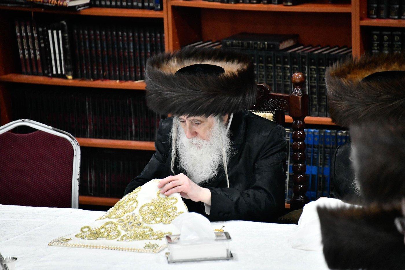 האדמו"ר ממחנובקא בעלזא בטיש אסתר
