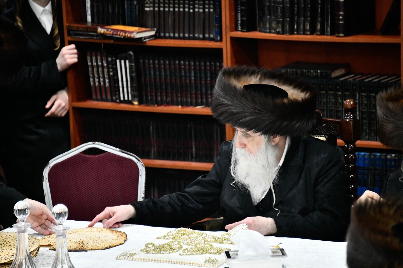 האדמו"ר ממחנובקא בעלזא בטיש אסתר