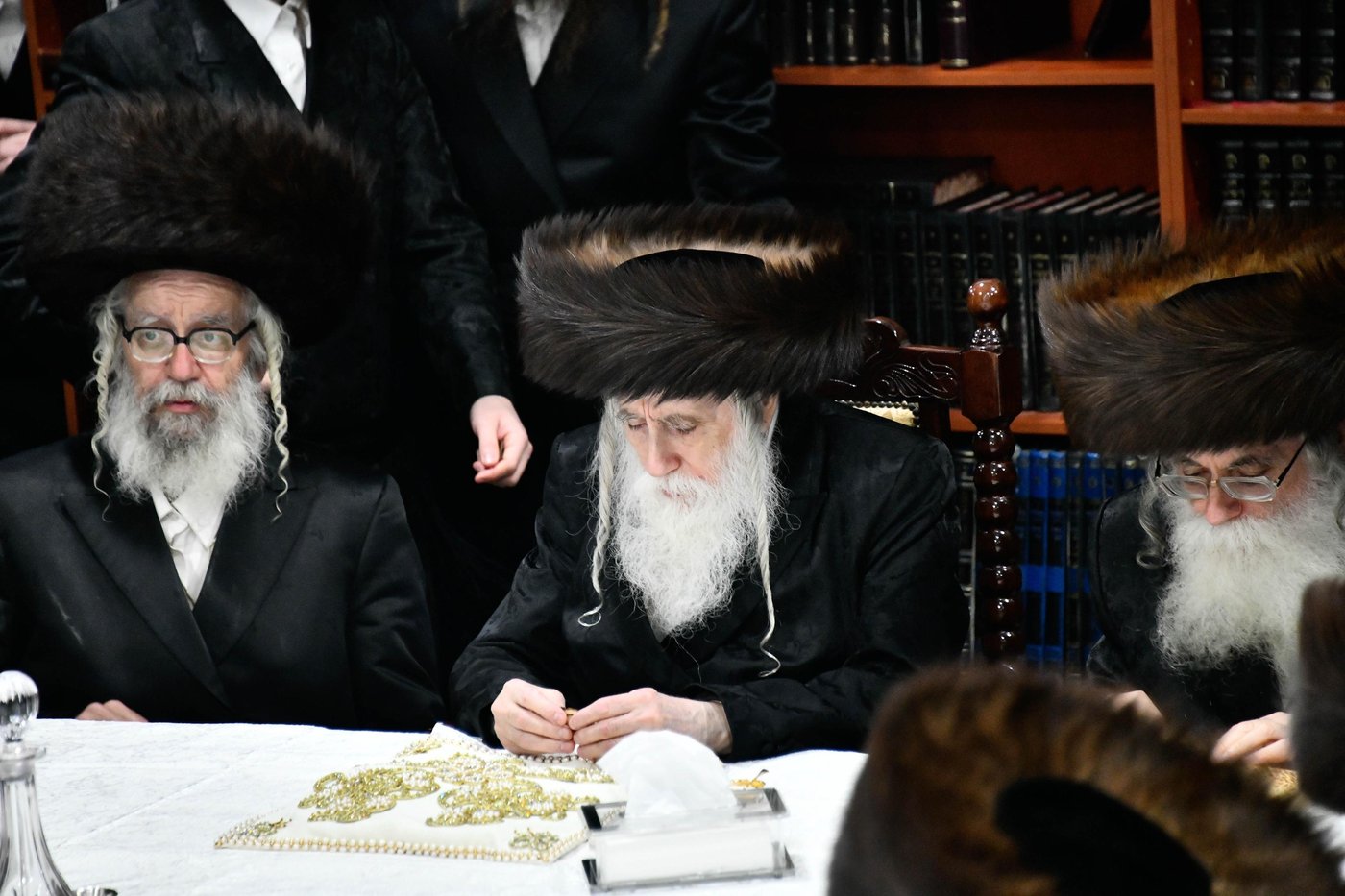 האדמו"ר ממחנובקא בעלזא בטיש אסתר