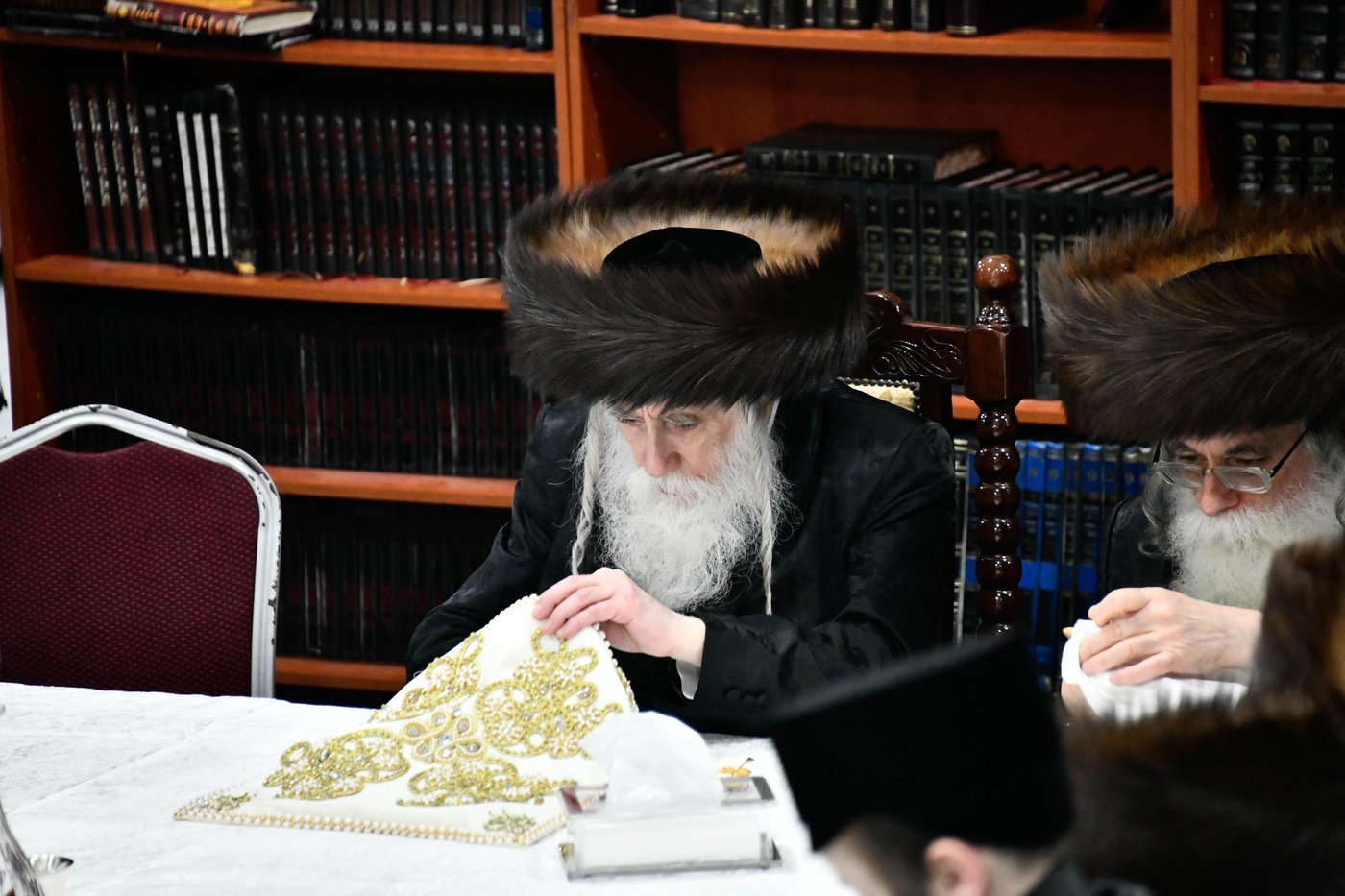 האדמו"ר ממחנובקא בעלזא בטיש אסתר