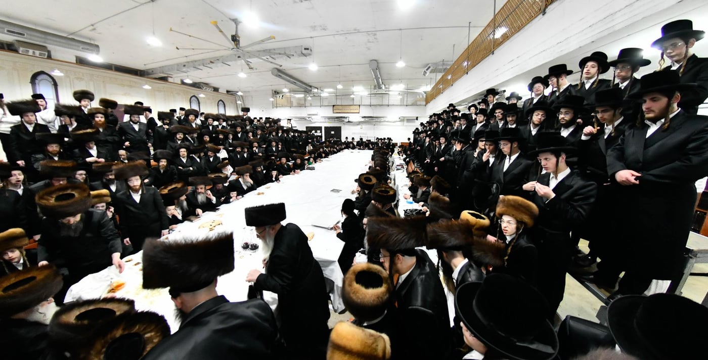 האדמו"ר ממחנובקא בעלזא בטיש אסתר