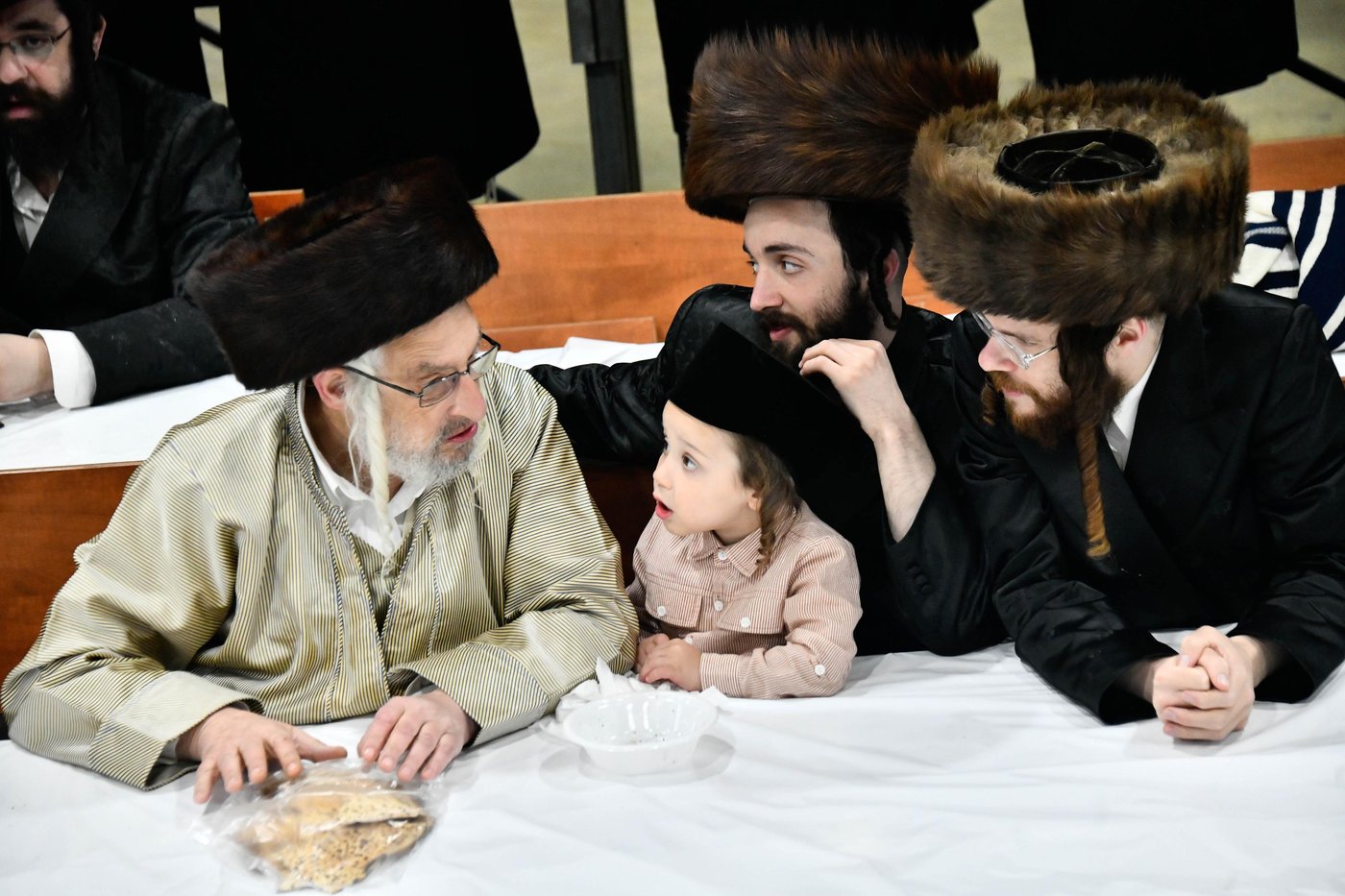 האדמו"ר ממחנובקא בעלזא בטיש אסתר