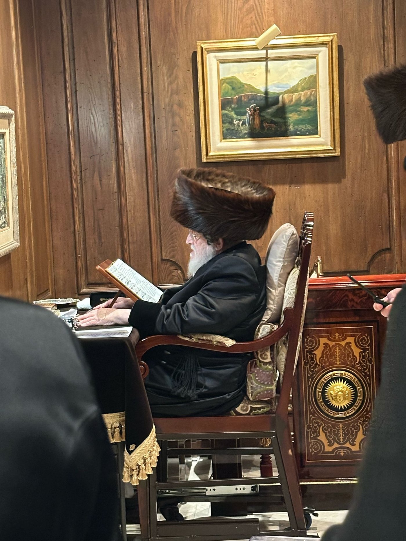 האדמו"ר מויז'ניץ בטיש חוה"מ פסח בלוס אנג'לס