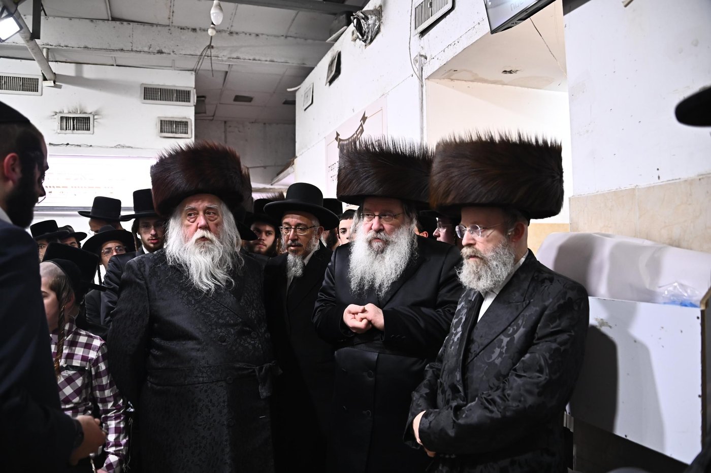 האדמו"ר מנדבורנה באפיית מצות מצווה