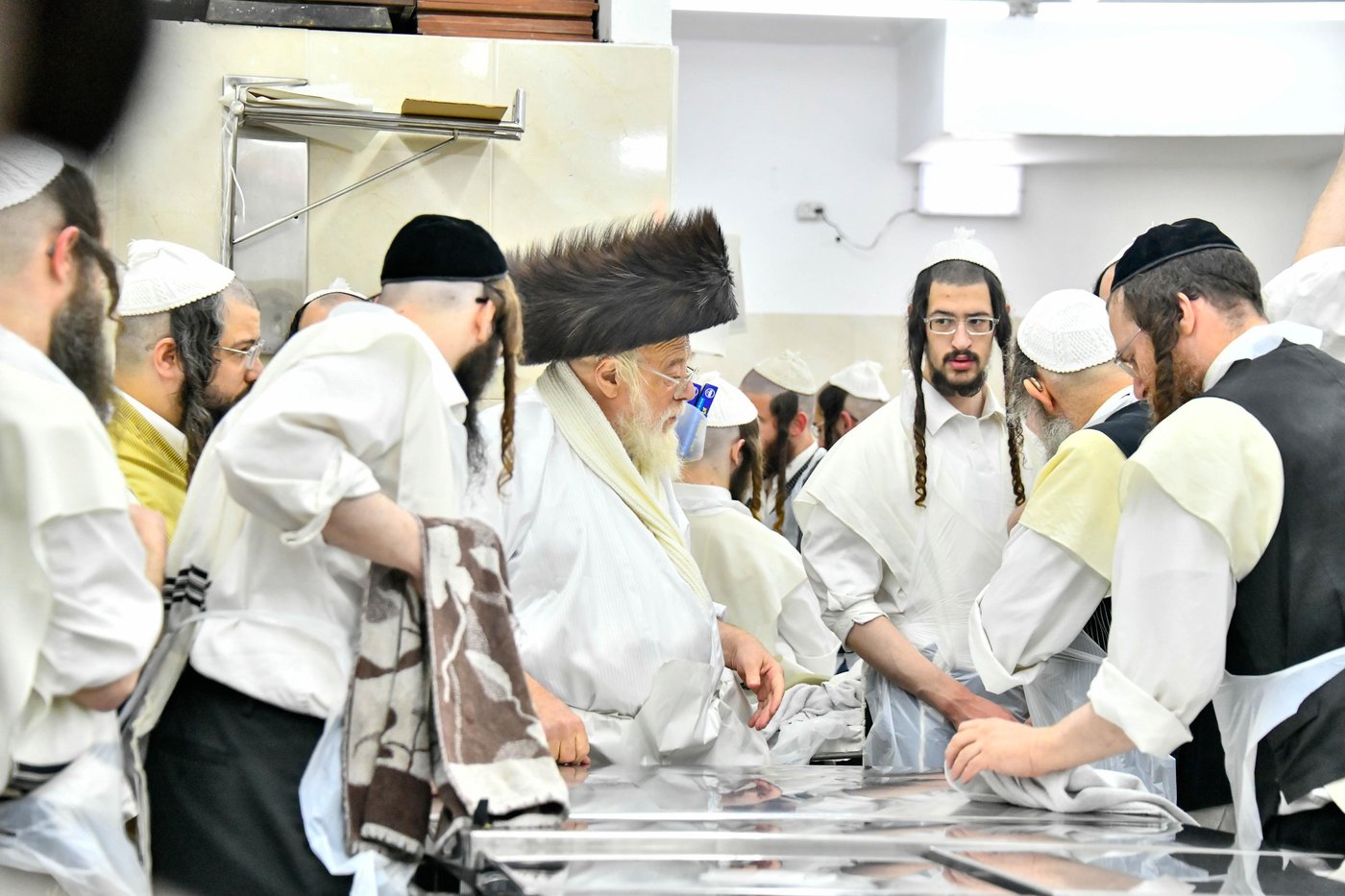 האדמו"ר מתולדות אהרן באפיית מצות מצווה