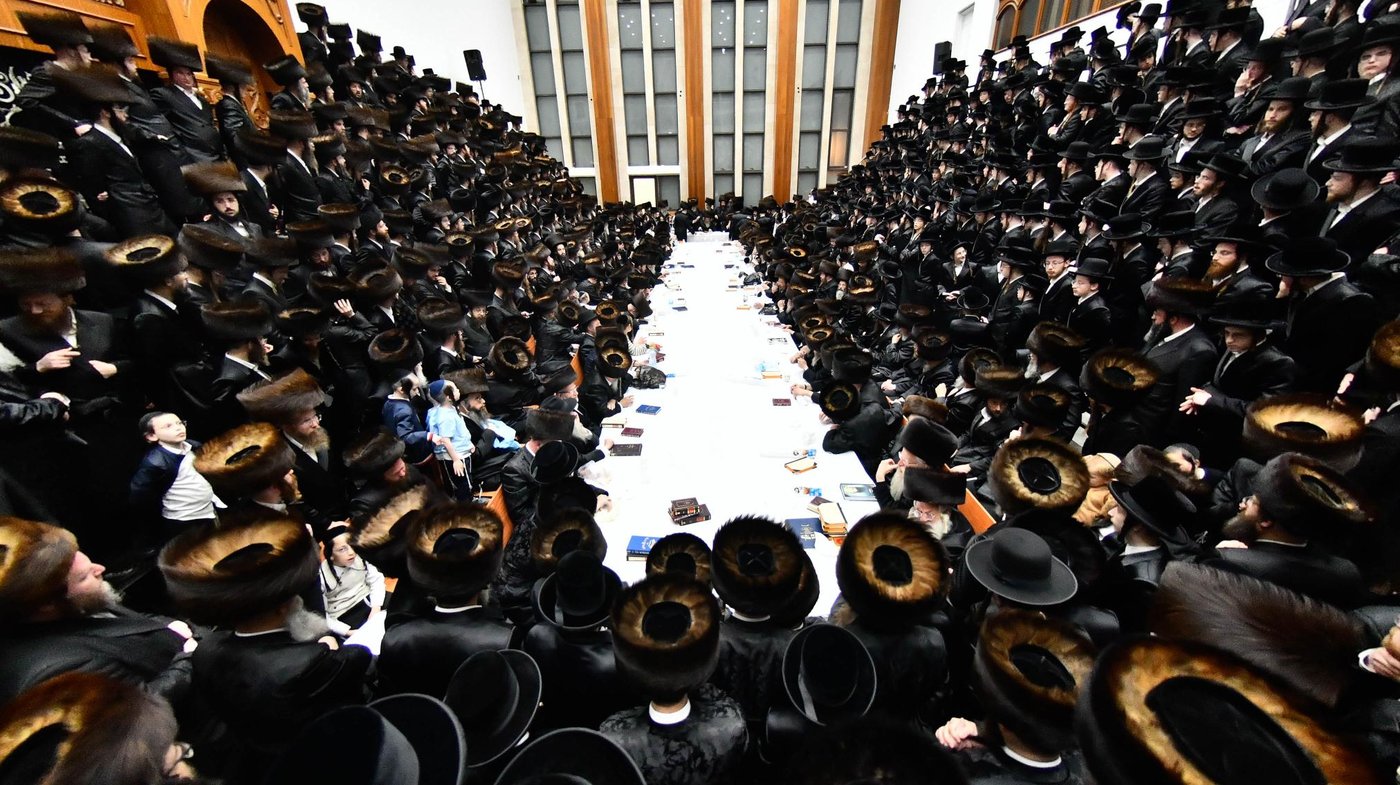 האדמו"ר מביאלה בטיש חוה"מ פסח 