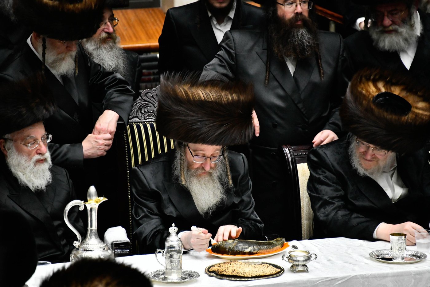 האדמו"ר מביאלה בטיש חוה"מ פסח 