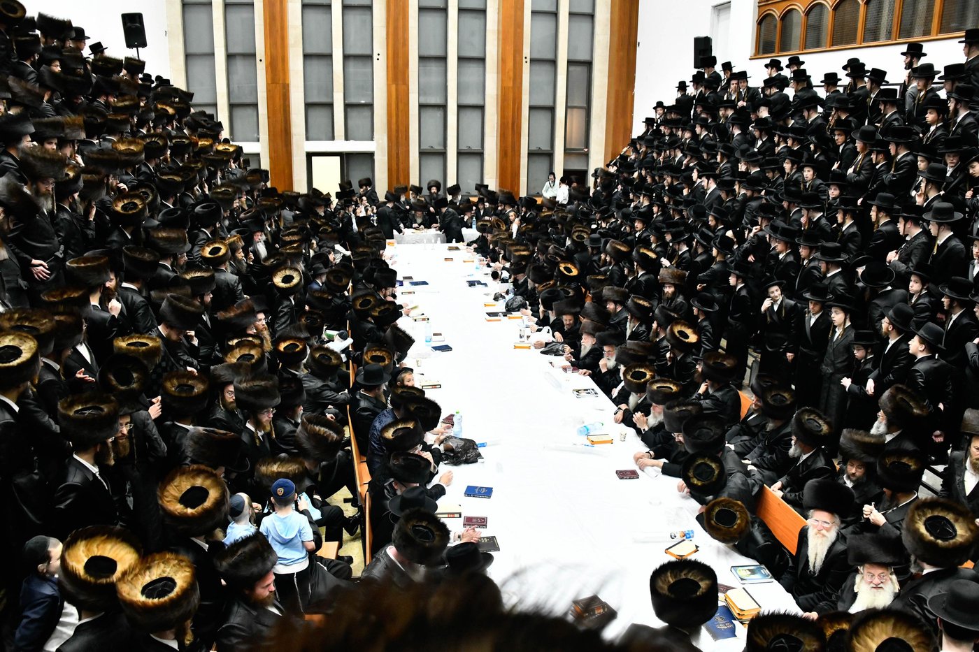 האדמו"ר מביאלה בטיש חוה"מ פסח 