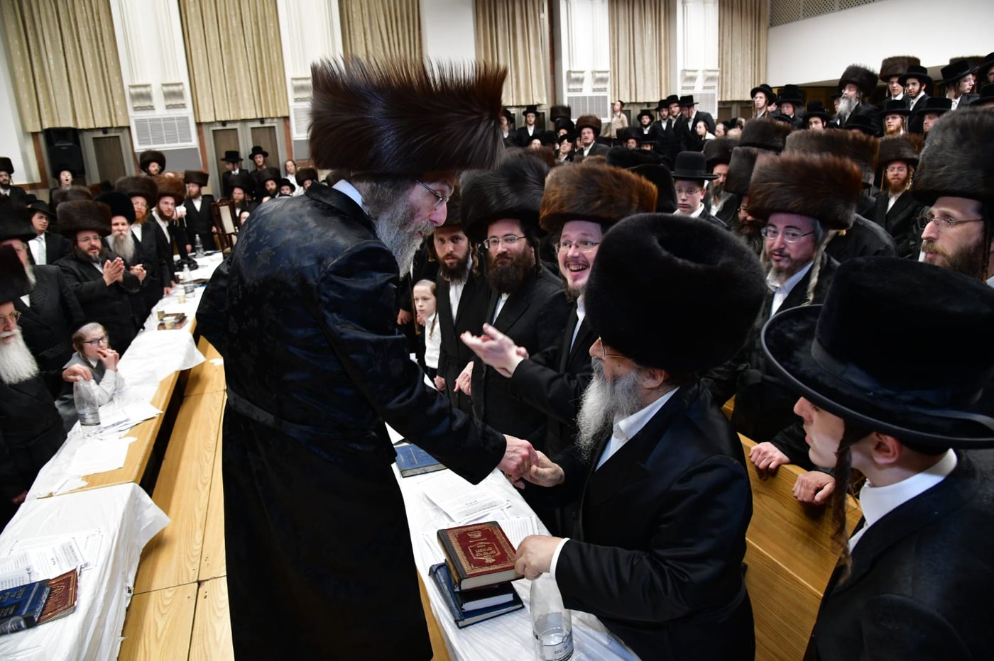 הרה"צ רבי אלימלך בידרמן בחול המועד פסח באשדוד