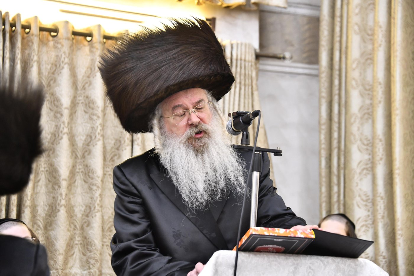 מעמד הכתרת הרה"ג ר' רפאל פרץ דושינסקיא לדומ"ץ החסידות בב"ב