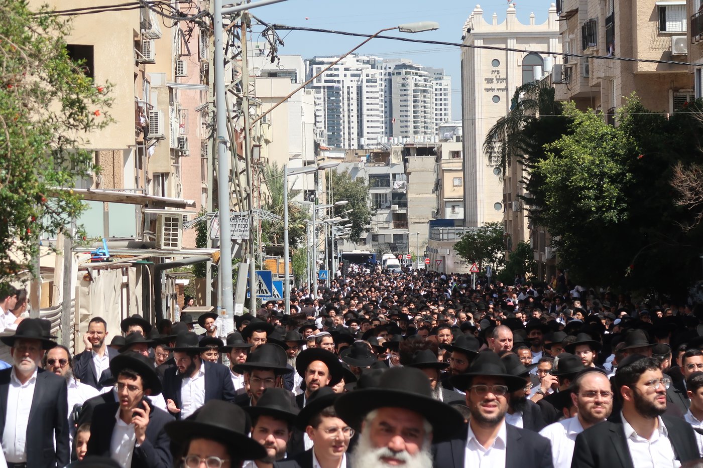 מסע הלוויית הגאון רבי מאיר מאזוז זצ"ל