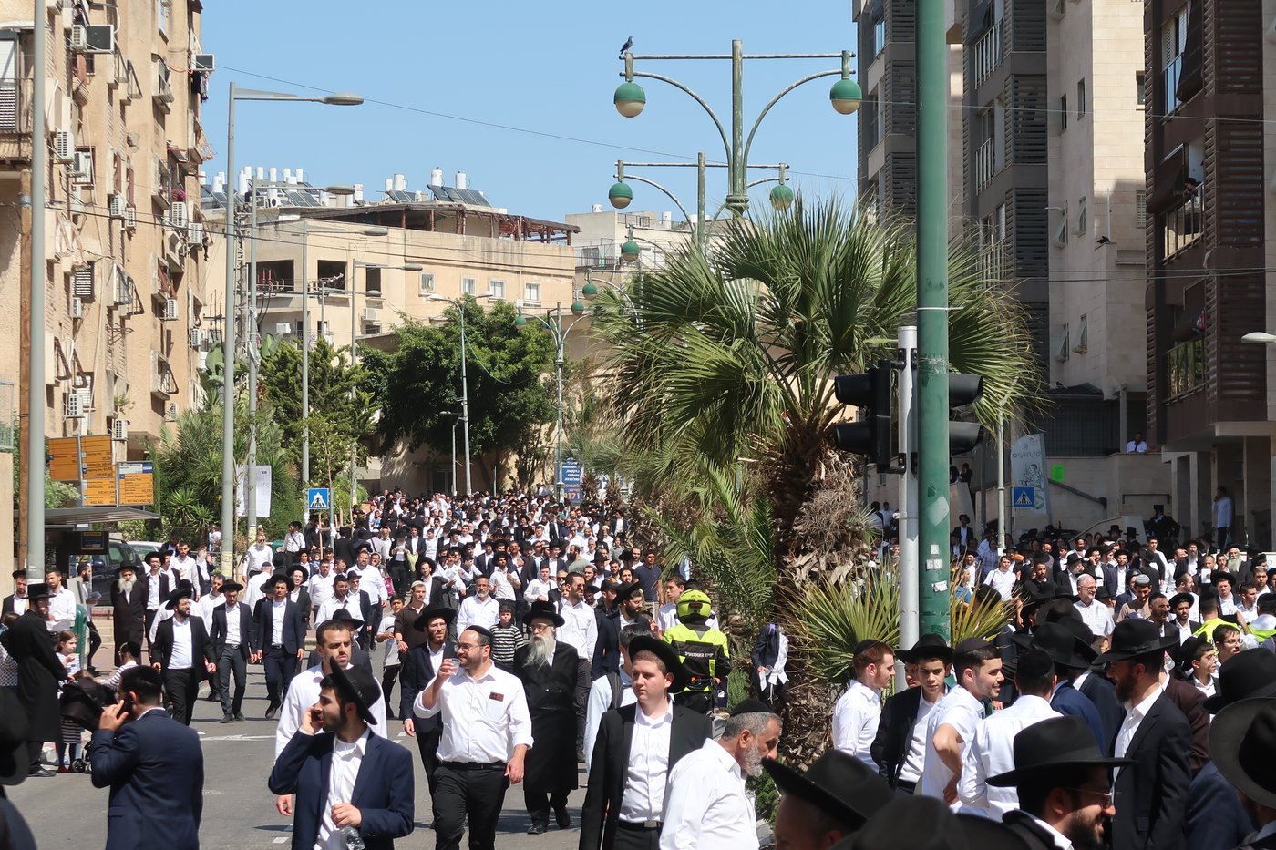 מסע הלוויית הגאון רבי מאיר מאזוז זצ"ל