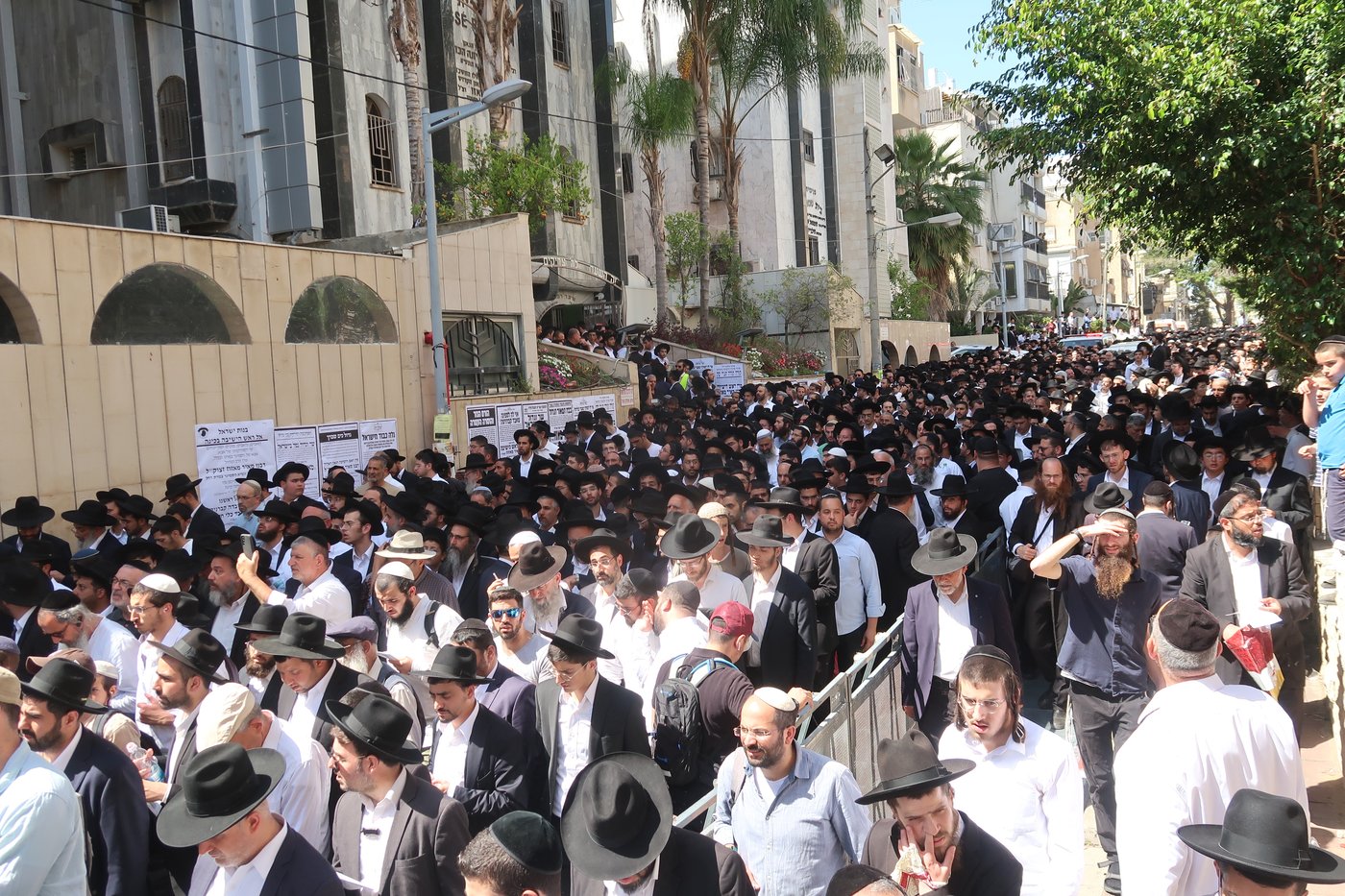 מסע הלוויית הגאון רבי מאיר מאזוז זצ"ל