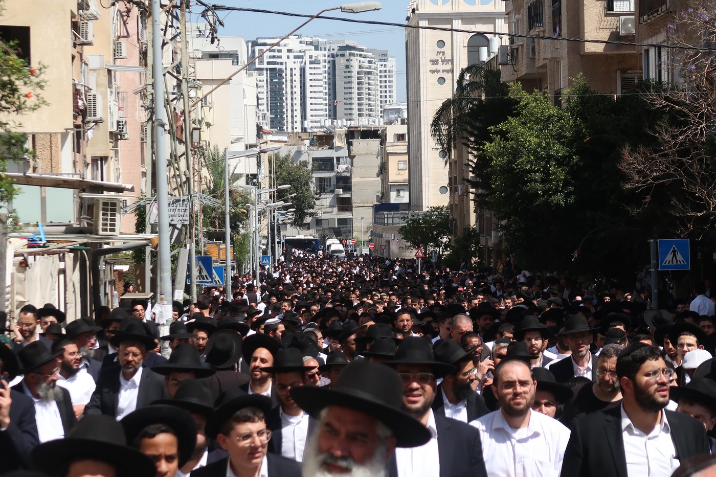 מסע הלוויית הגאון רבי מאיר מאזוז זצ"ל