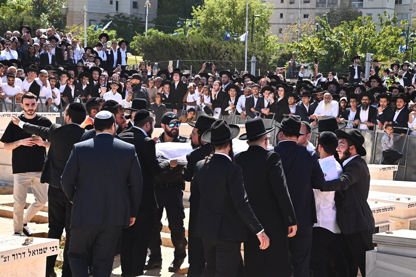 מסע הלויית הגאון רבי מאיר מאזוז זצ"ל