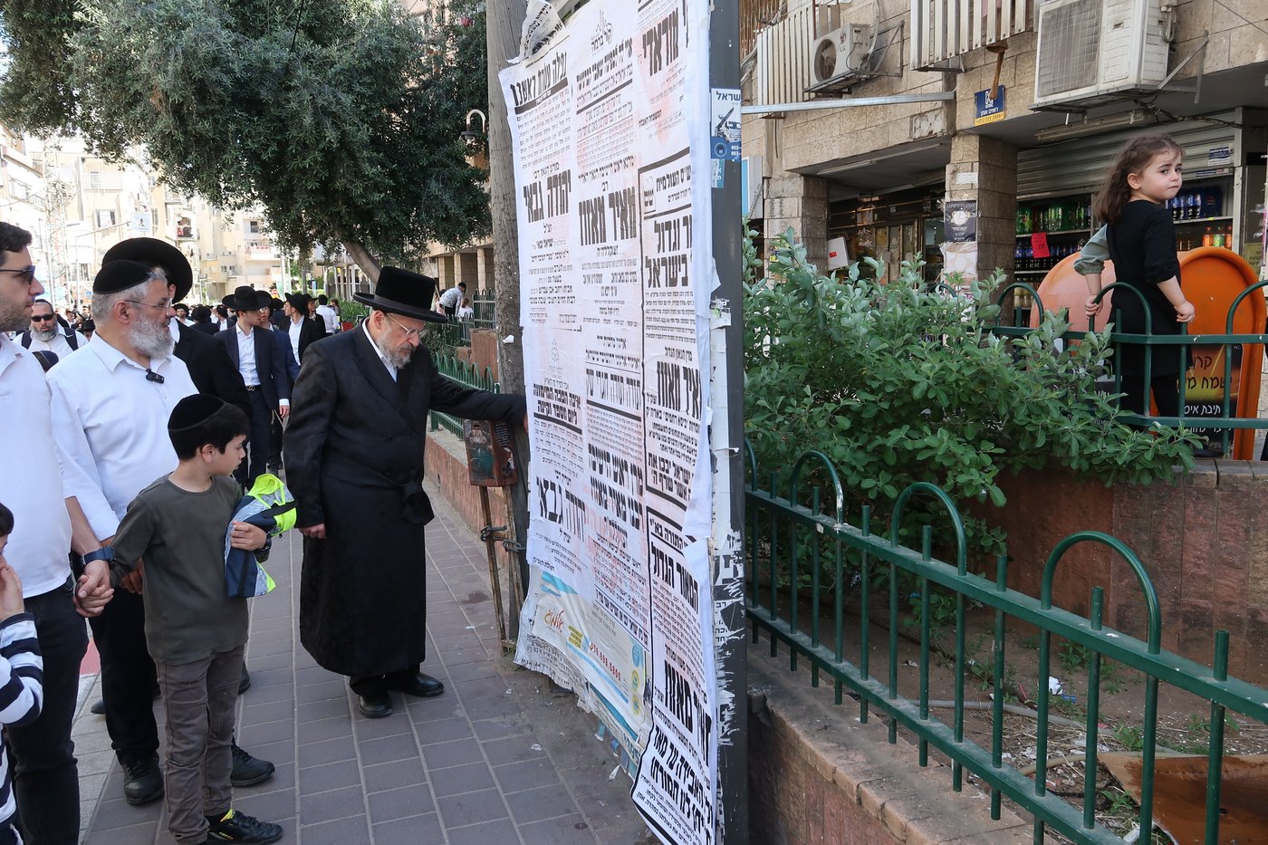 האדמו"ר מאנטניא בהלוויה