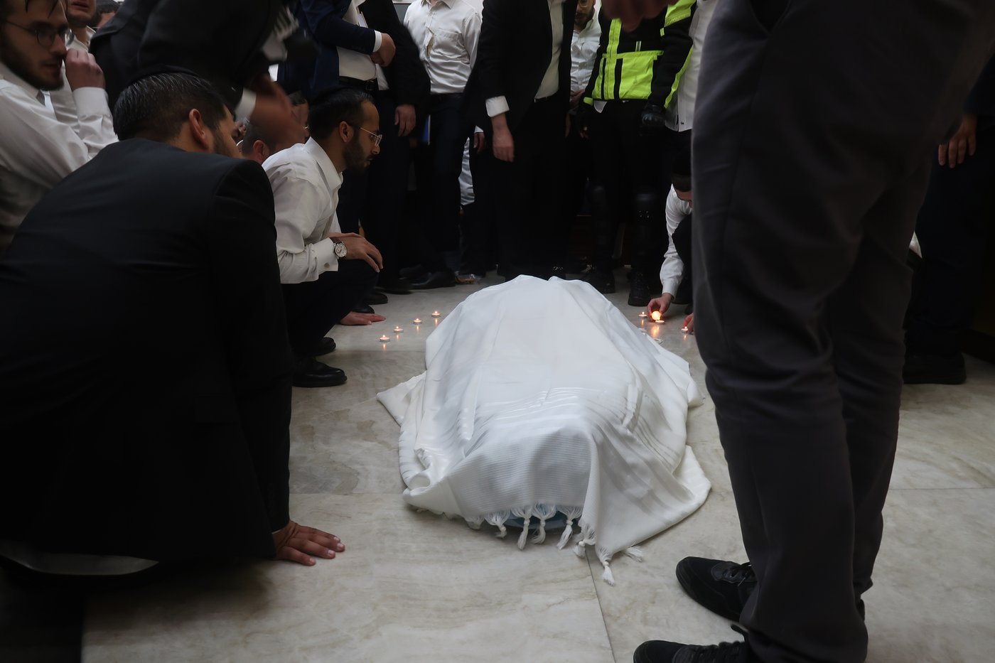 המיטה של הגאון רבי מאיר מאזוז זצ"ל בבית מדרשו בב"ב