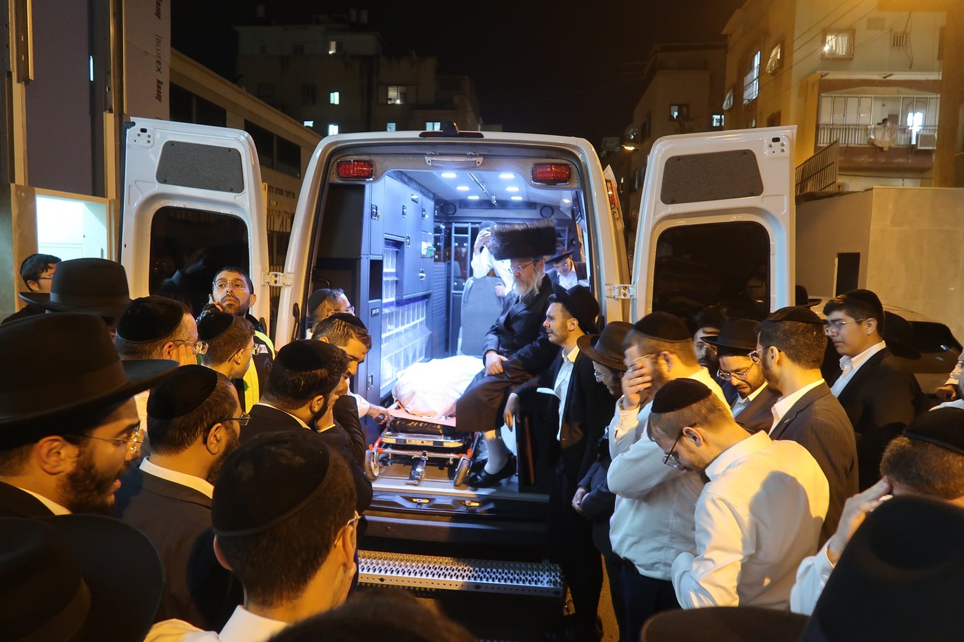 המיטה של הגאון רבי מאיר מאזוז זצ"ל בבית מדרשו בב"ב