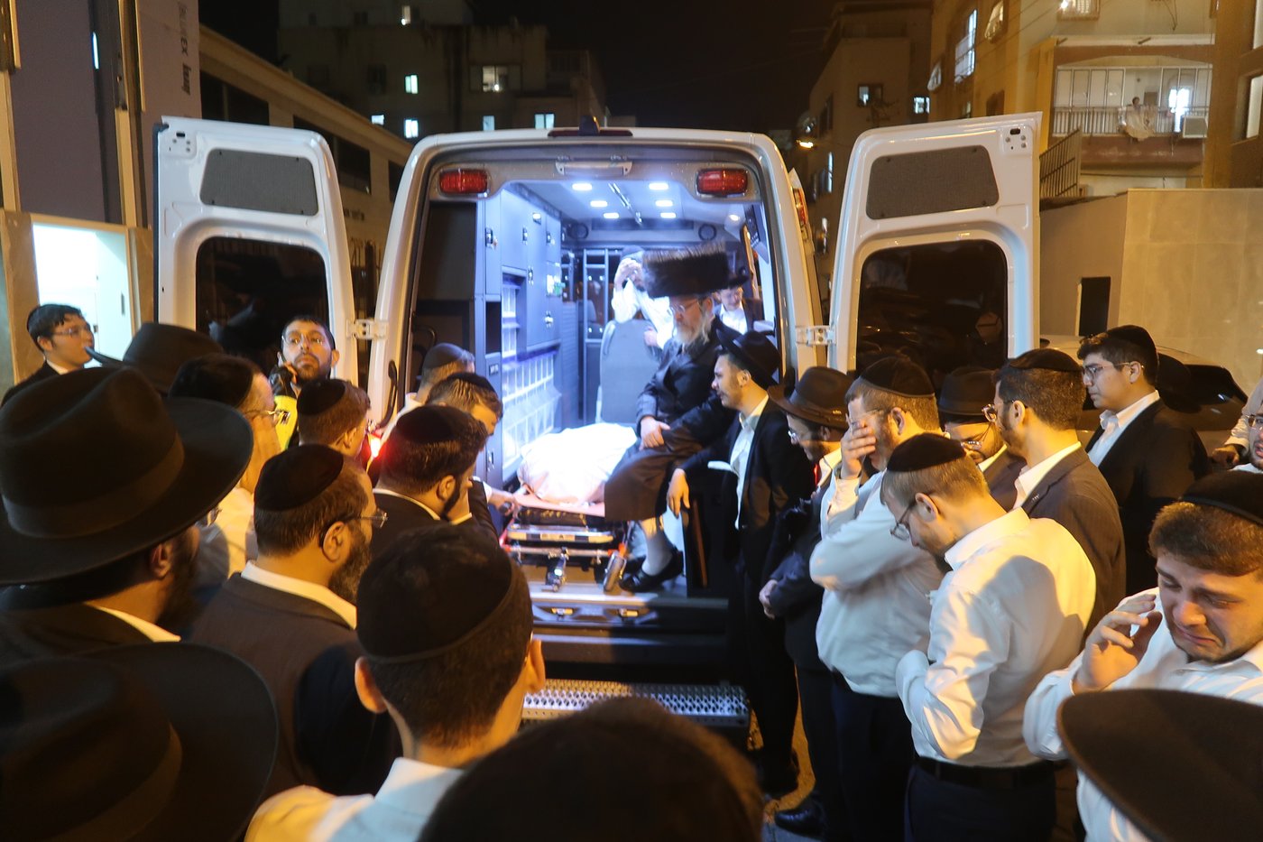 המיטה של הגאון רבי מאיר מאזוז זצ"ל בבית מדרשו בב"ב