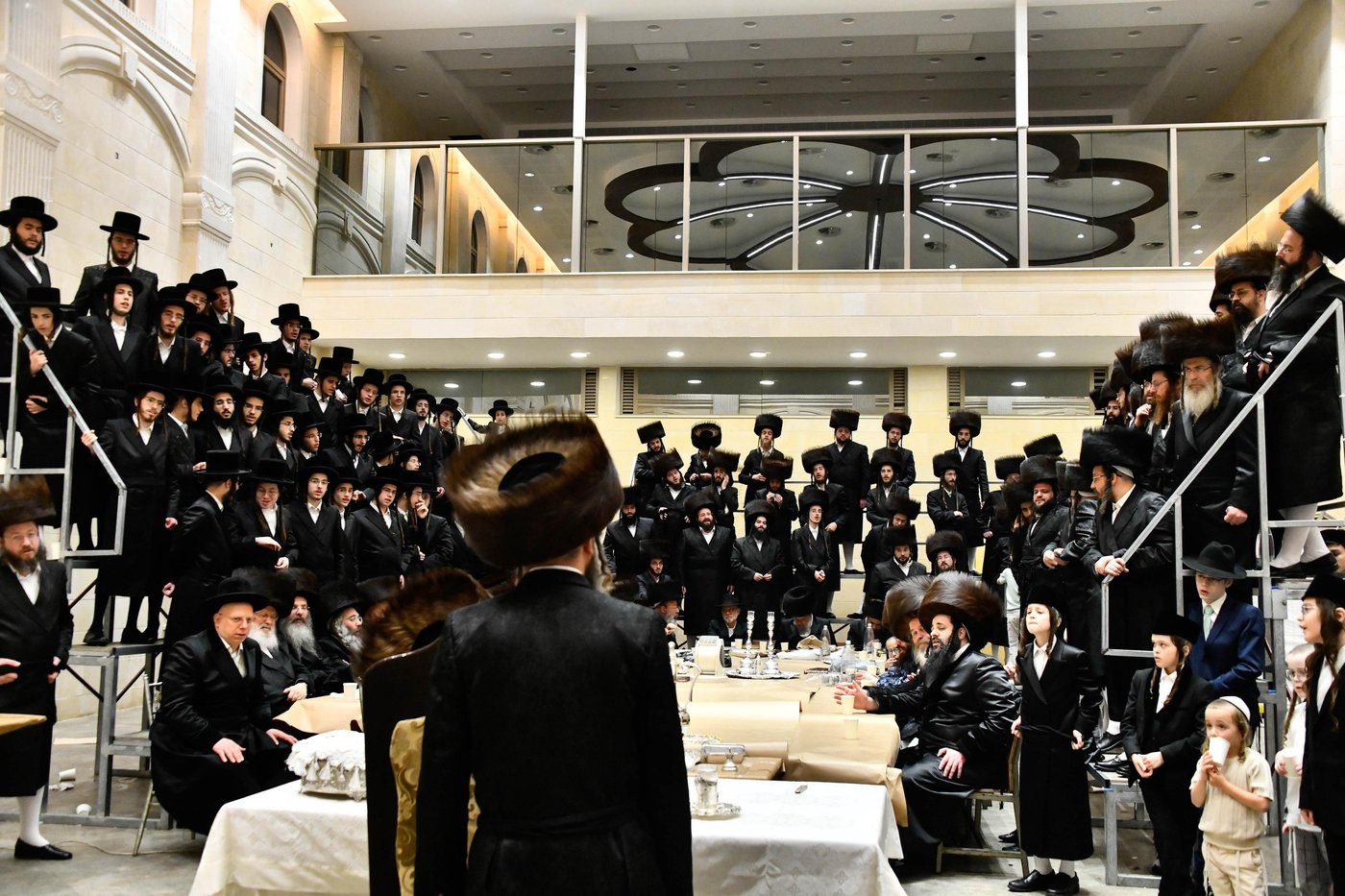 טיש נעילת החג בחצה"ק פרמישלאן