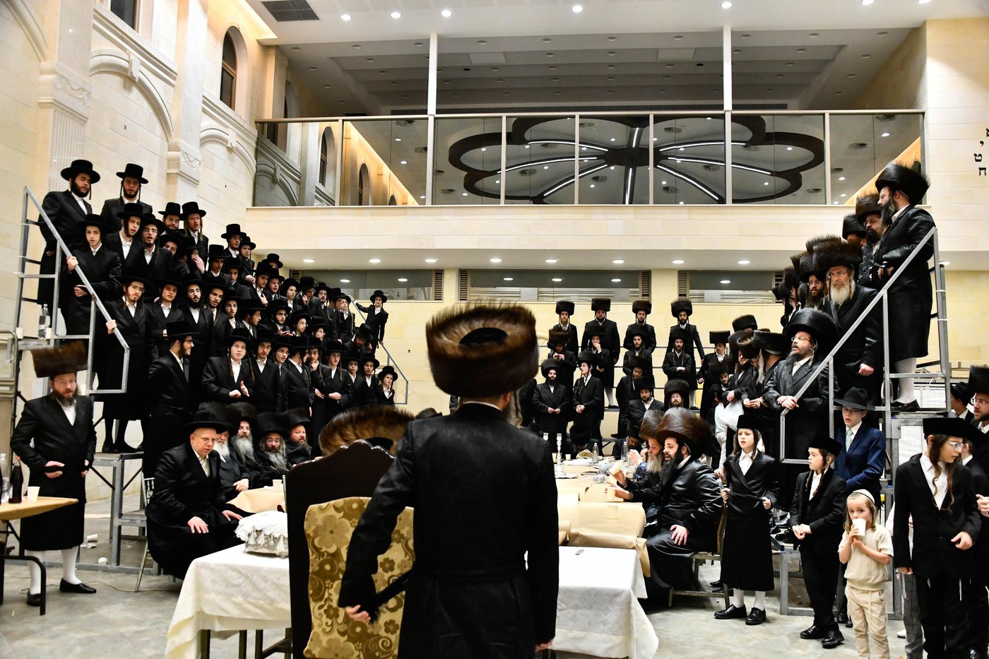 טיש נעילת החג בחצה"ק פרמישלאן