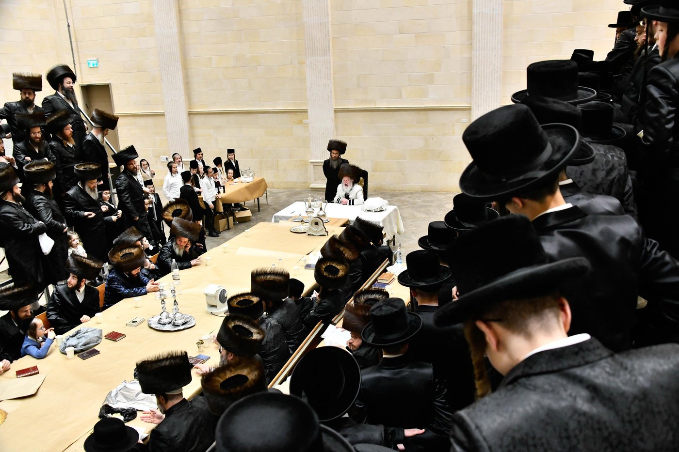 טיש נעילת החג בחצה"ק פרמישלאן