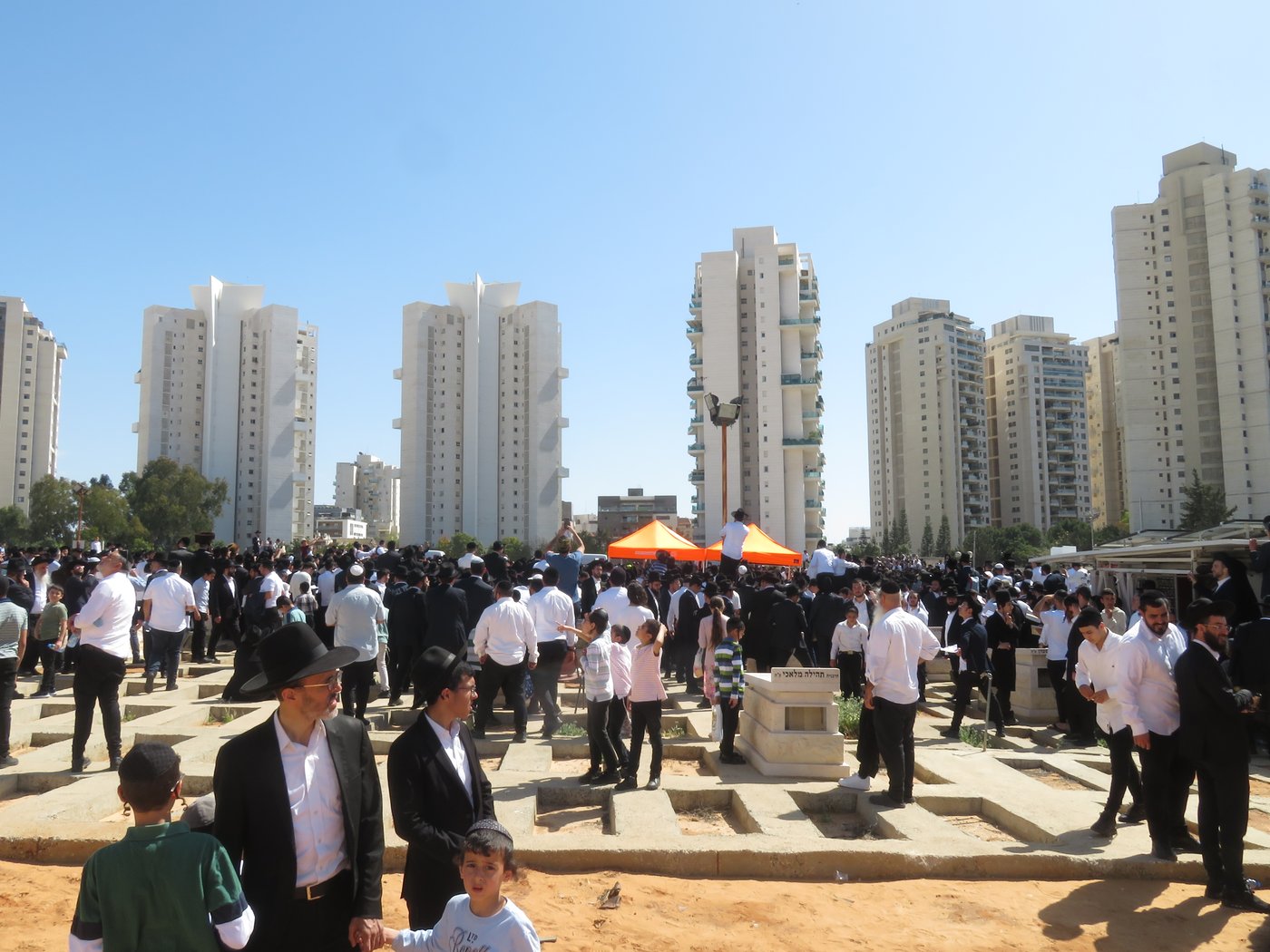מסע הלוויית הגאון רבי מאיר מאזוז זצ"ל