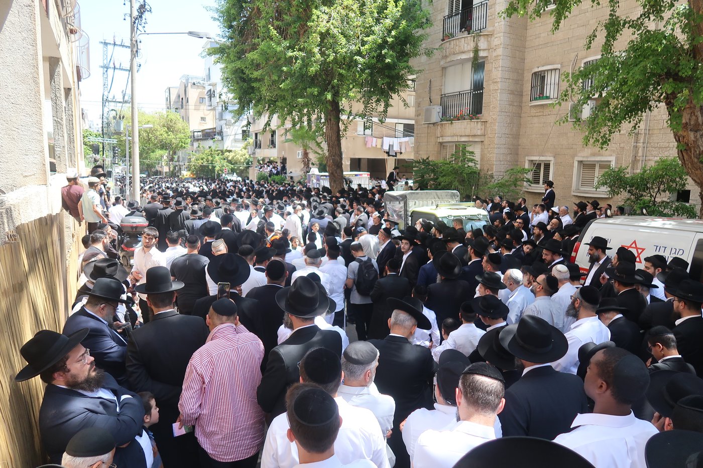 מסע הלוויית הגאון רבי מאיר מאזוז זצ"ל