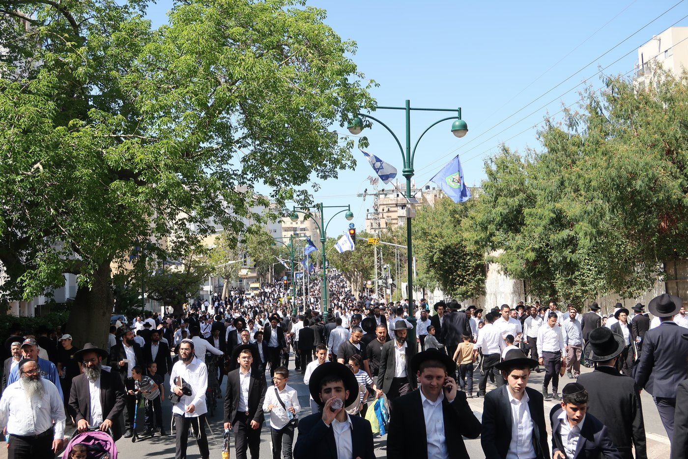 מסע הלוויית הגאון רבי מאיר מאזוז זצ"ל