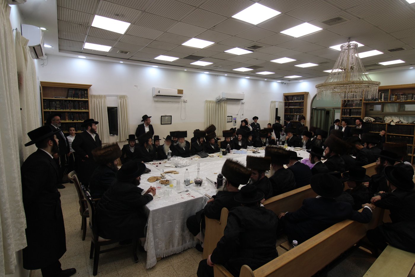 חג הפסח בחצה"ק ז'מיגראד