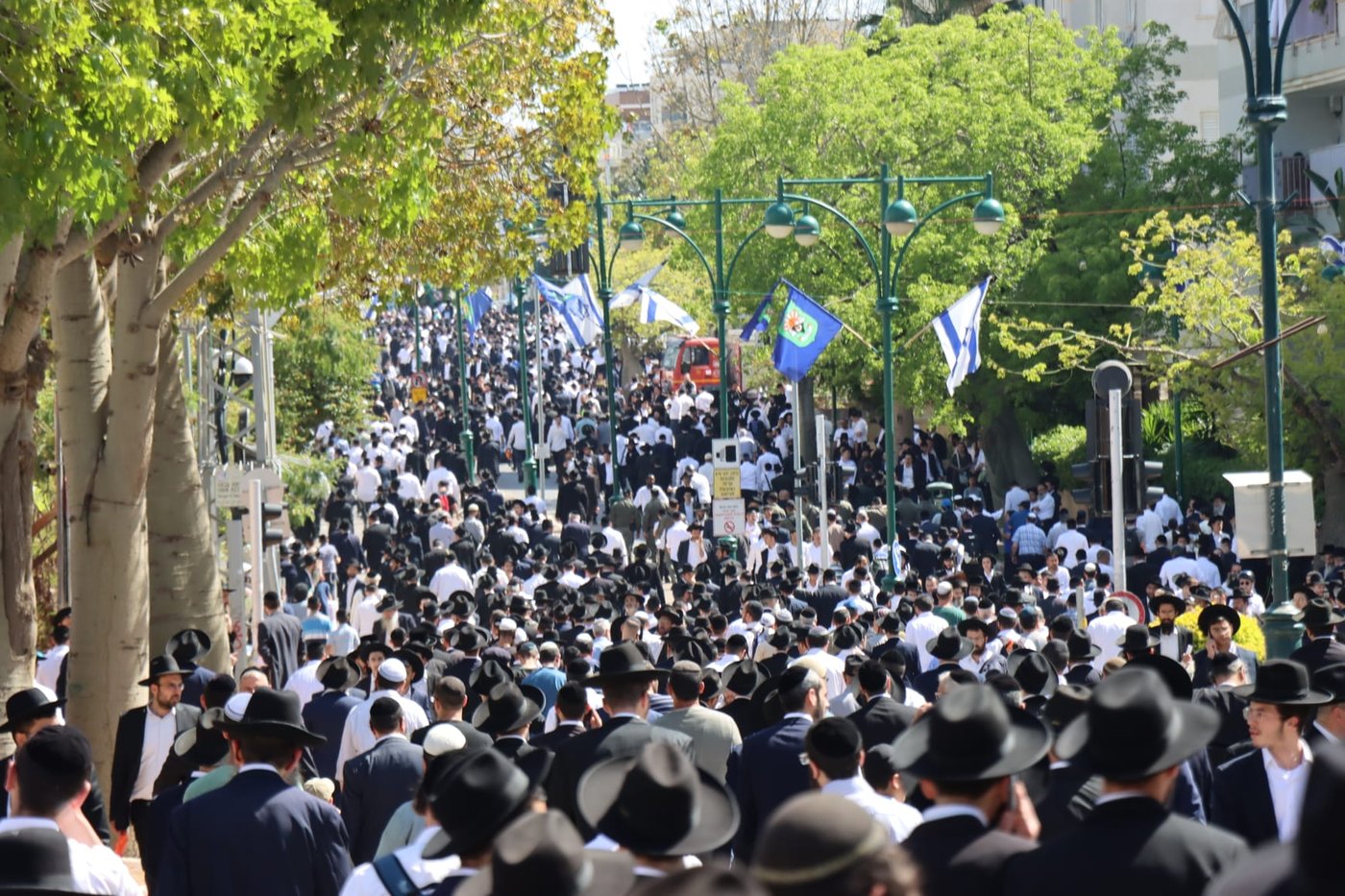 מסע הלוויית הגאון רבי מאיר מאזוז זצ"ל 