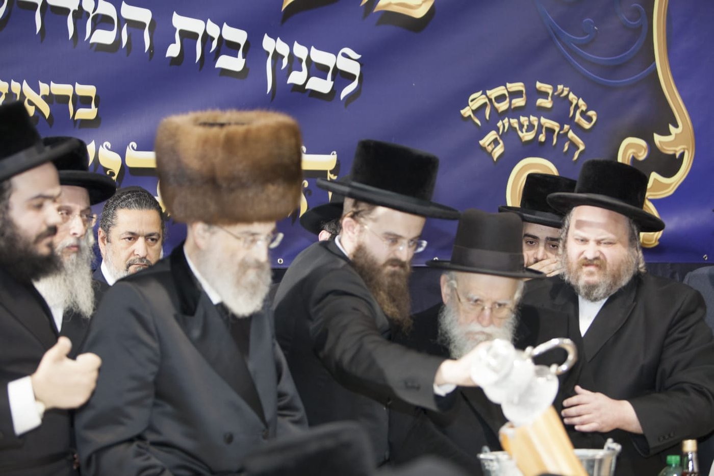 האדמו"ר מסאדיגורה זצ"ל בהנחת אבן הפינה לביהמ"ד בלונדון