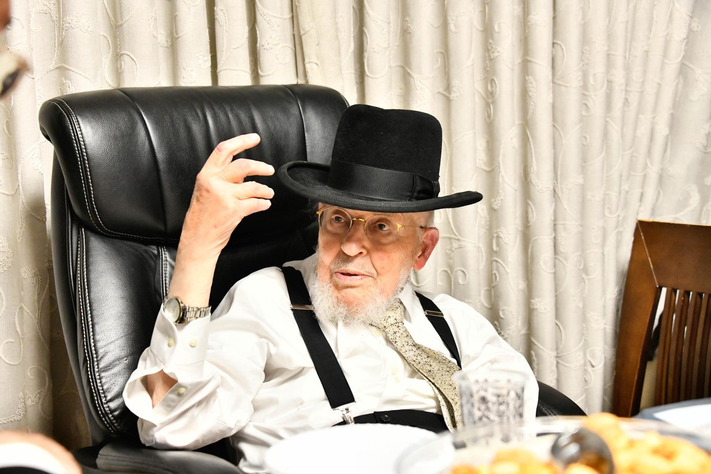 מעמד הקבלת פני רבו להגאון רבי יצחק אזרחי