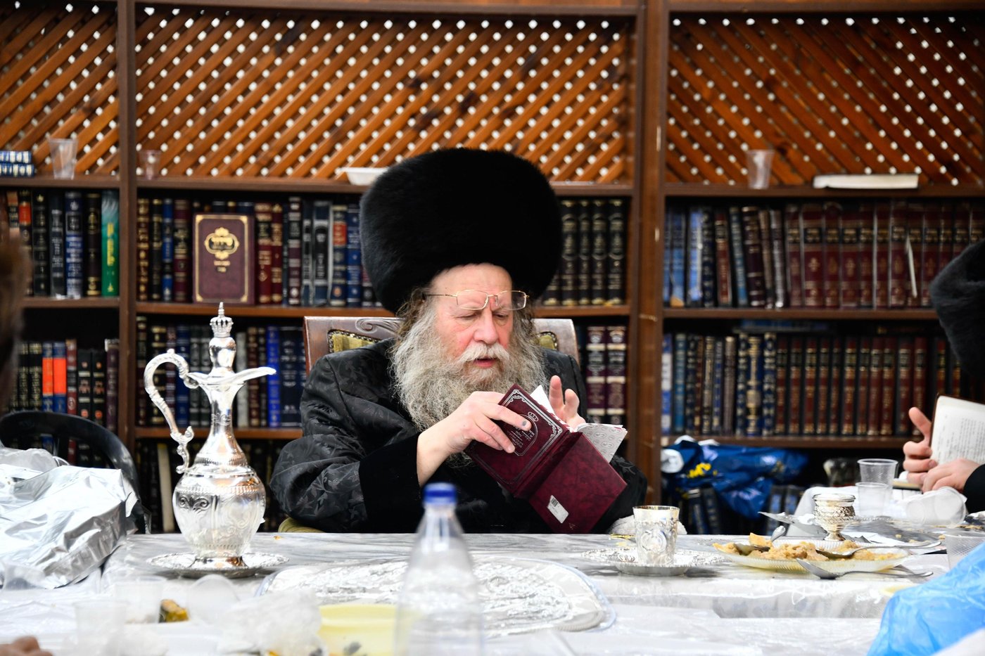 האדמו"ר מקוזמיר בנעילת החג