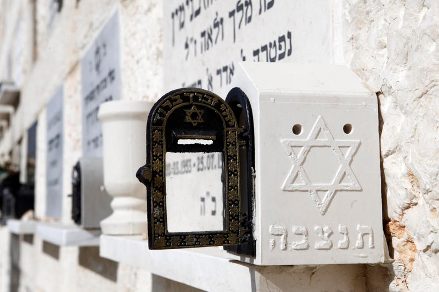מעות יזכור – סכום סמלי או נכבד – הוא דרך לחבר בין העולמות, ולהעניק נחת ונשמה לאלו שאינם עוד איתנו