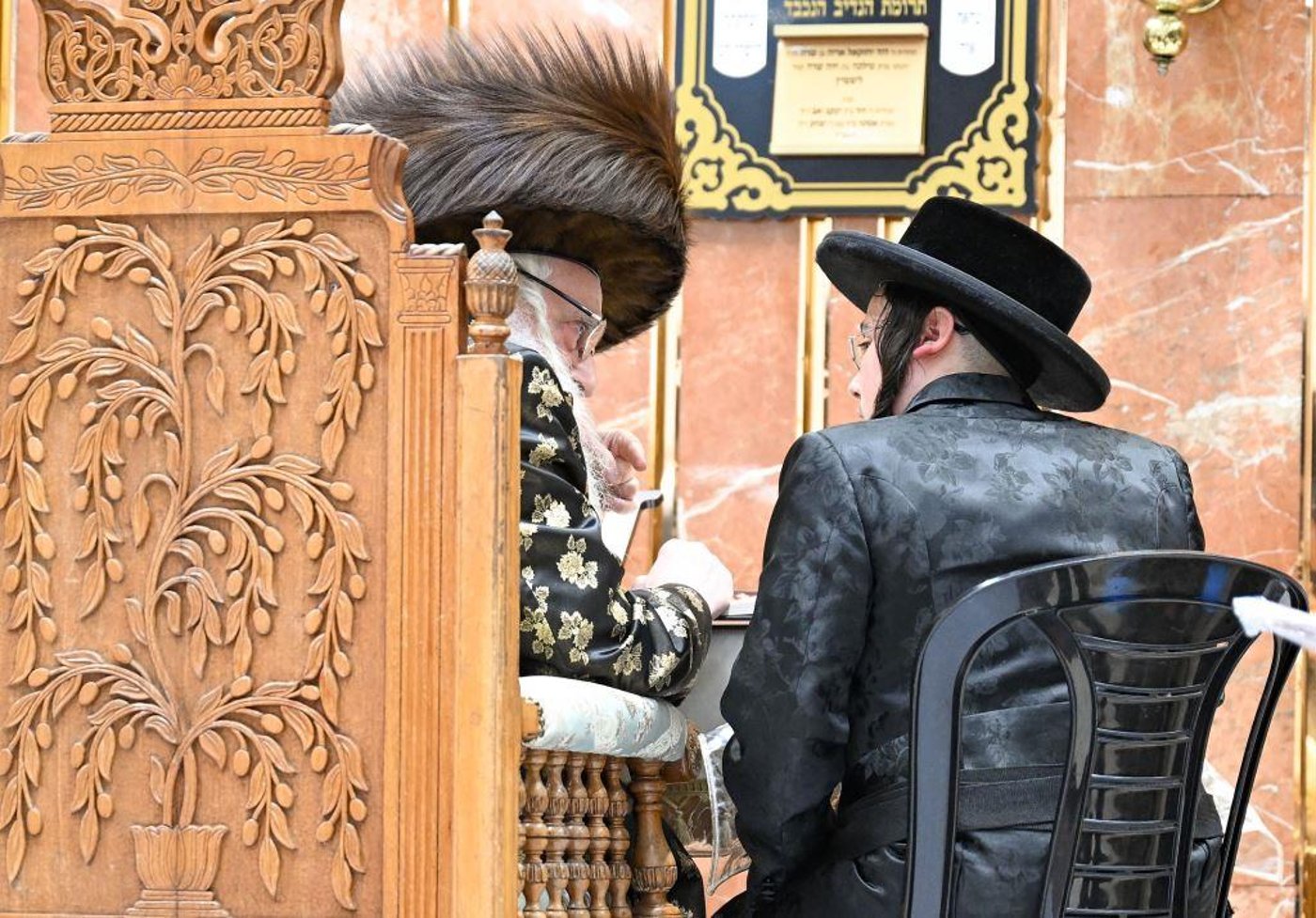 האדמו"ר מצאנז בשיעורי תורה בימי המועד
