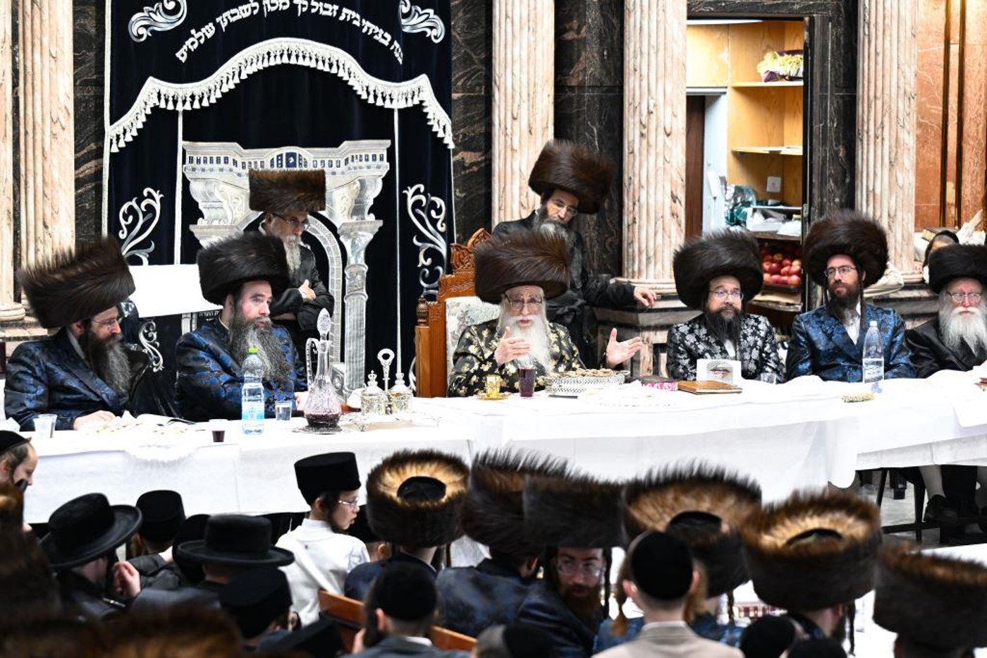 טיש נעילת החג בחצה"ק צאנז