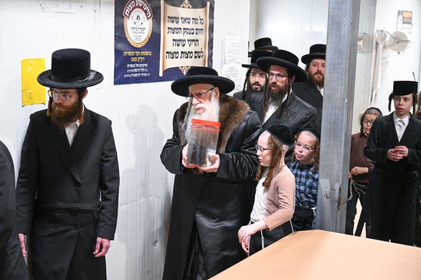 האדמו"ר מצאנז במים שלנו
