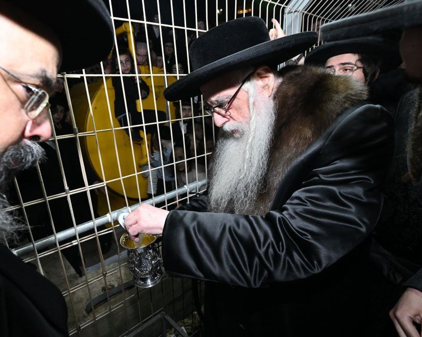 האדמו"ר מצאנז במים שלנו