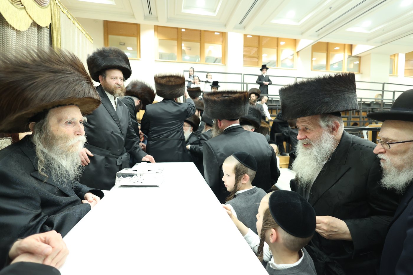 האדמו"ר מערלוי בטיש חוה"מ פסח