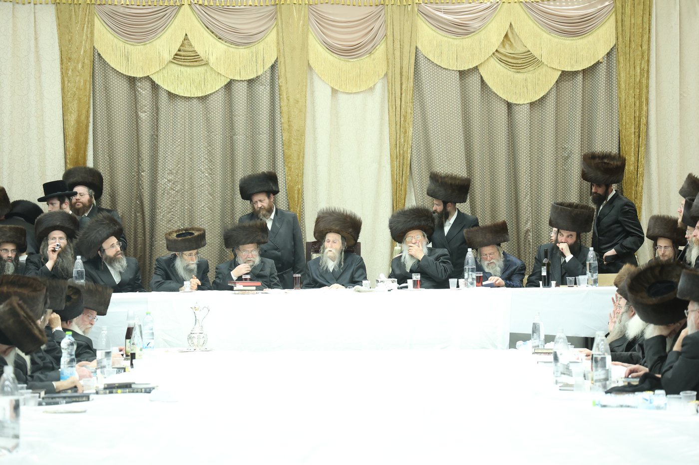 האדמו"ר מערלוי בטיש חוה"מ פסח