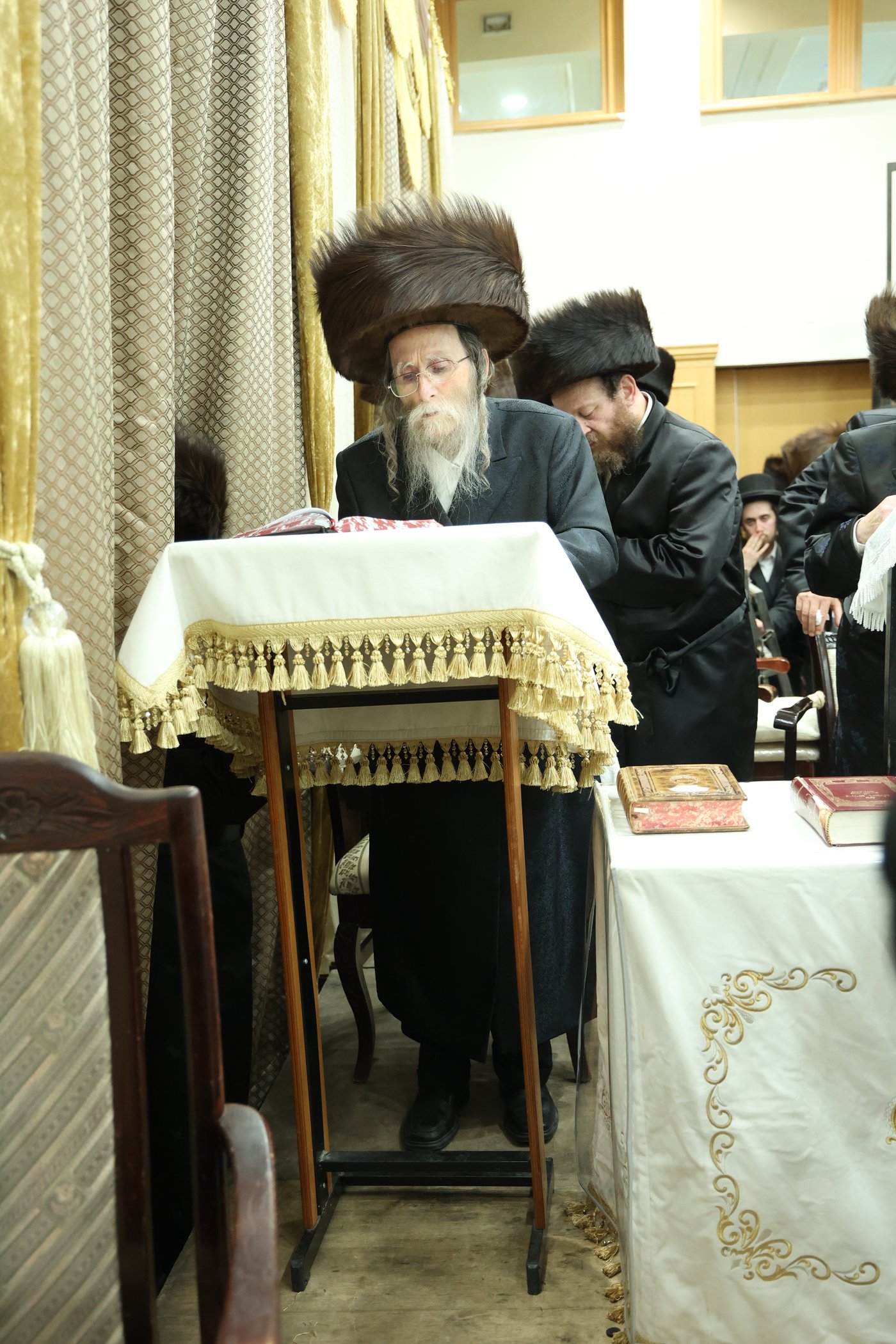 האדמו"ר מערלוי בטיש חוה"מ פסח