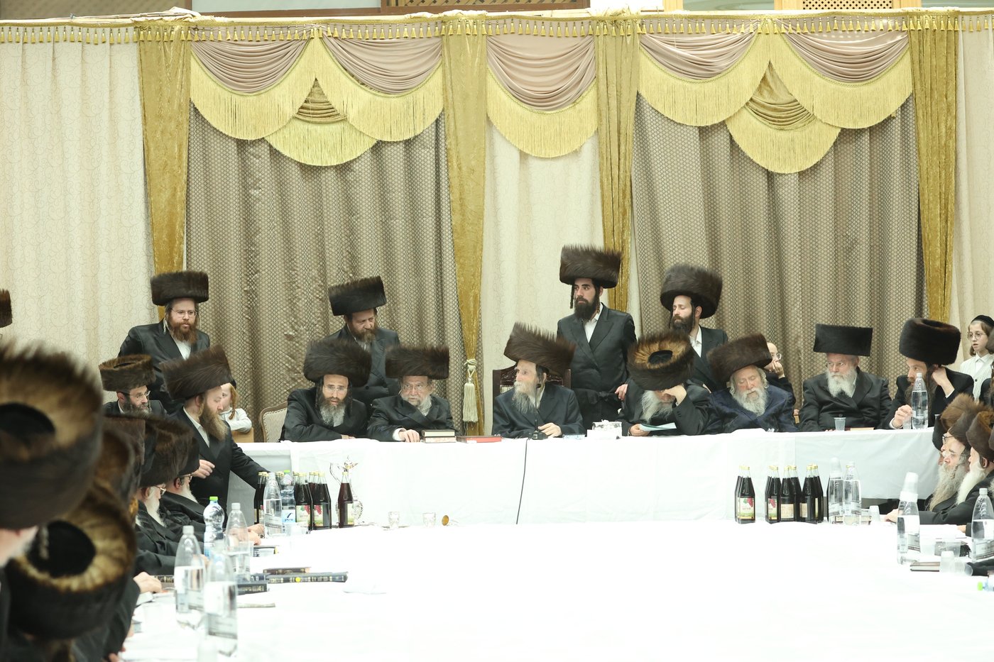האדמו"ר מערלוי בטיש חוה"מ פסח
