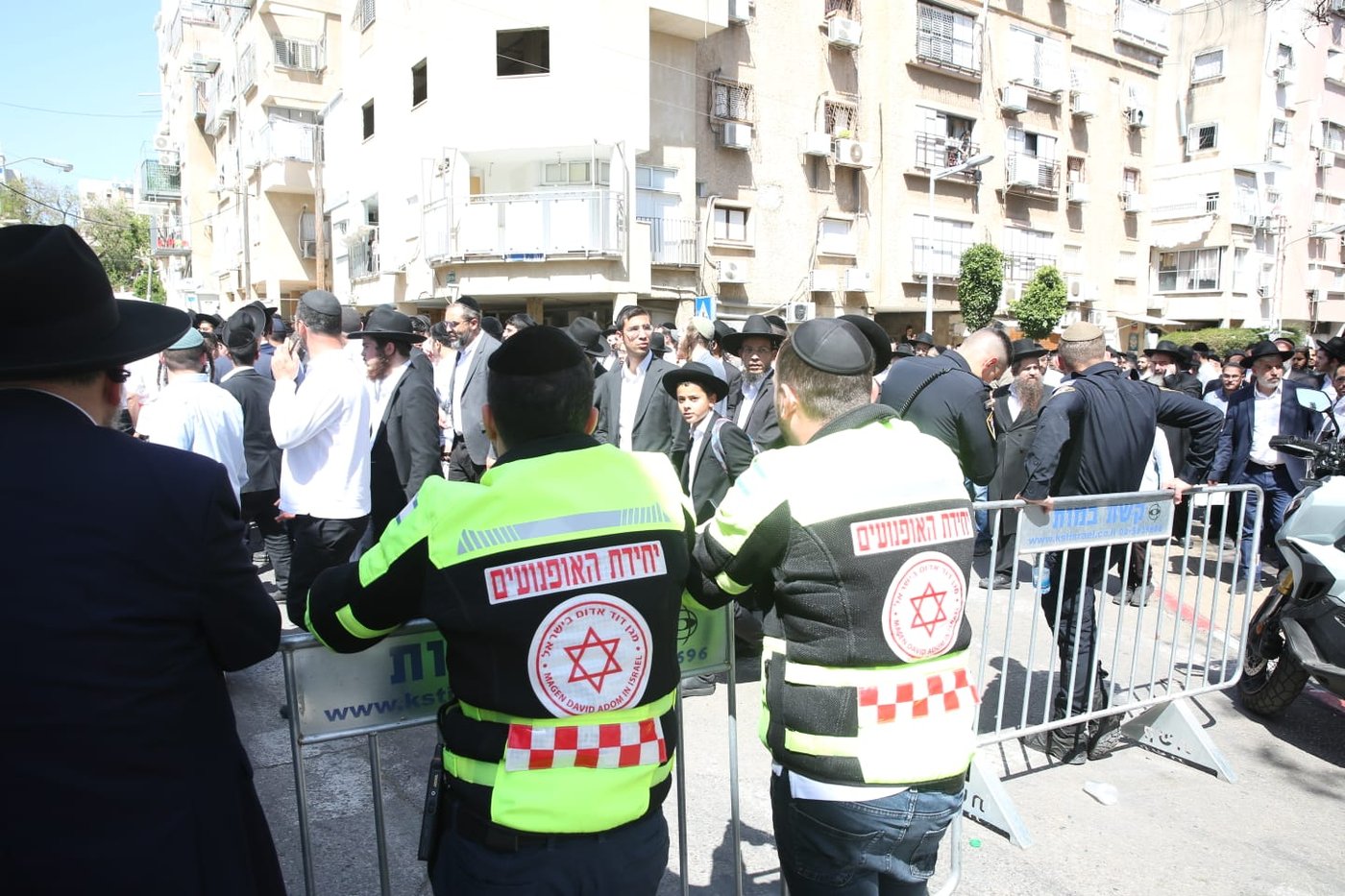 צוות מד"א בהלווית הרב מאזוז זצ"ל