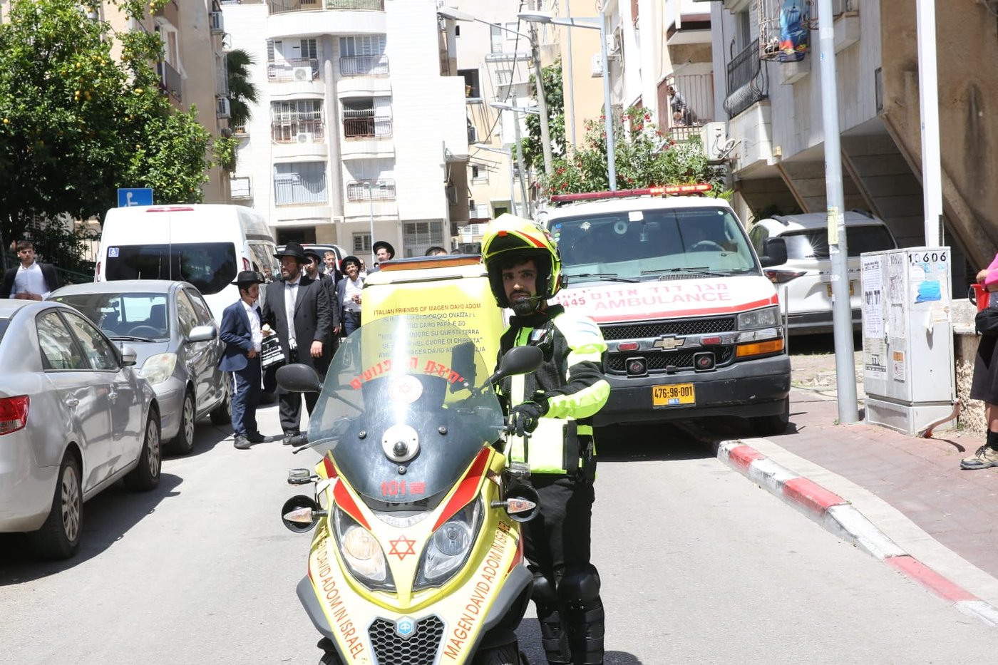 צוות מד"א בהלווית הרב מאזוז זצ"ל