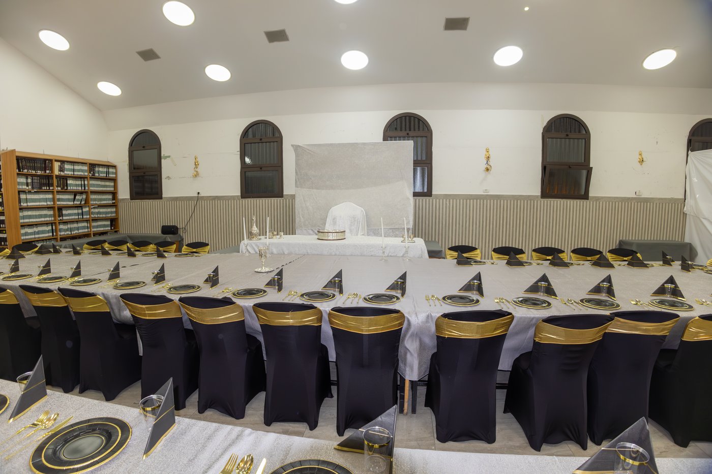 שולחן ליל הסדר של האדמו"ר מוכן 